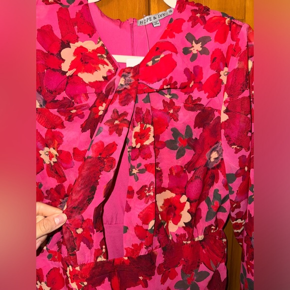 Hope & Ivy Floral Ruched Dress NWT - Picture 6 of 9